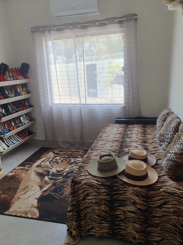 Haus 413 – San Bernardino