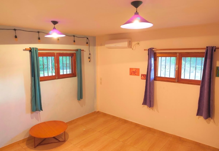 Haus mit Pool, Terrasse und altem Baumbestand – Vista Alegre