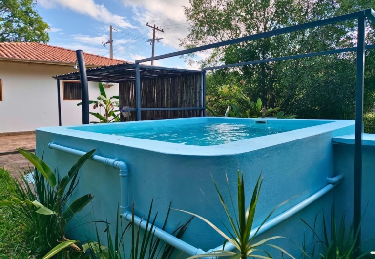 Haus mit Pool, Terrasse und altem Baumbestand – Vista Alegre