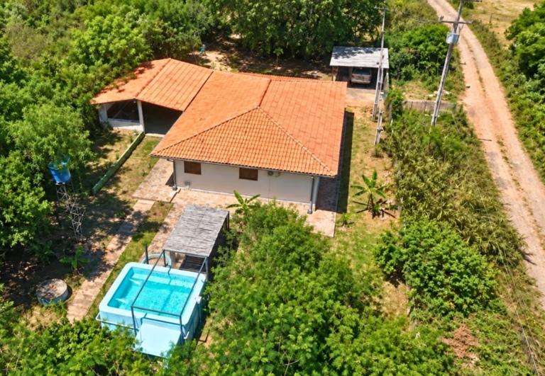 Haus mit Pool, Terrasse und altem Baumbestand – Vista Alegre