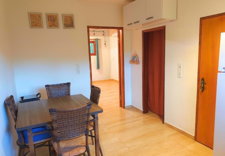 Haus mit Pool, Terrasse und altem Baumbestand – Vista Alegre