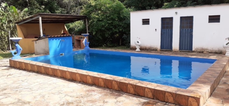 Haupt- und Gästehaus, Pool und Quincho in Itá
