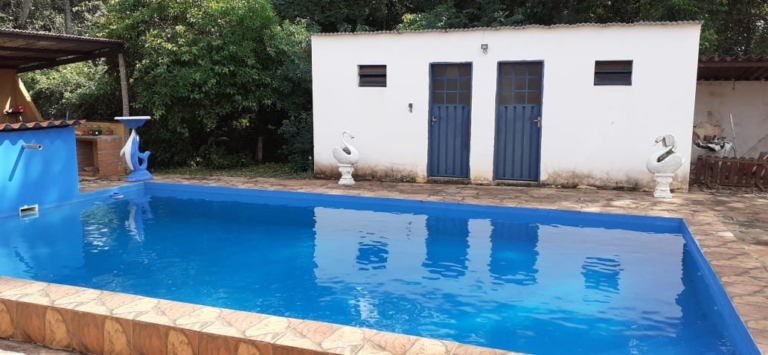 Haupt- und Gästehaus, Pool und Quincho in Itá